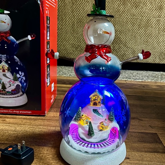 JCPenney • Lighted/Animated Train/ 8 Songs • Santa’s Toy Shop Snowman •Box/Video - Picture 3 of 16